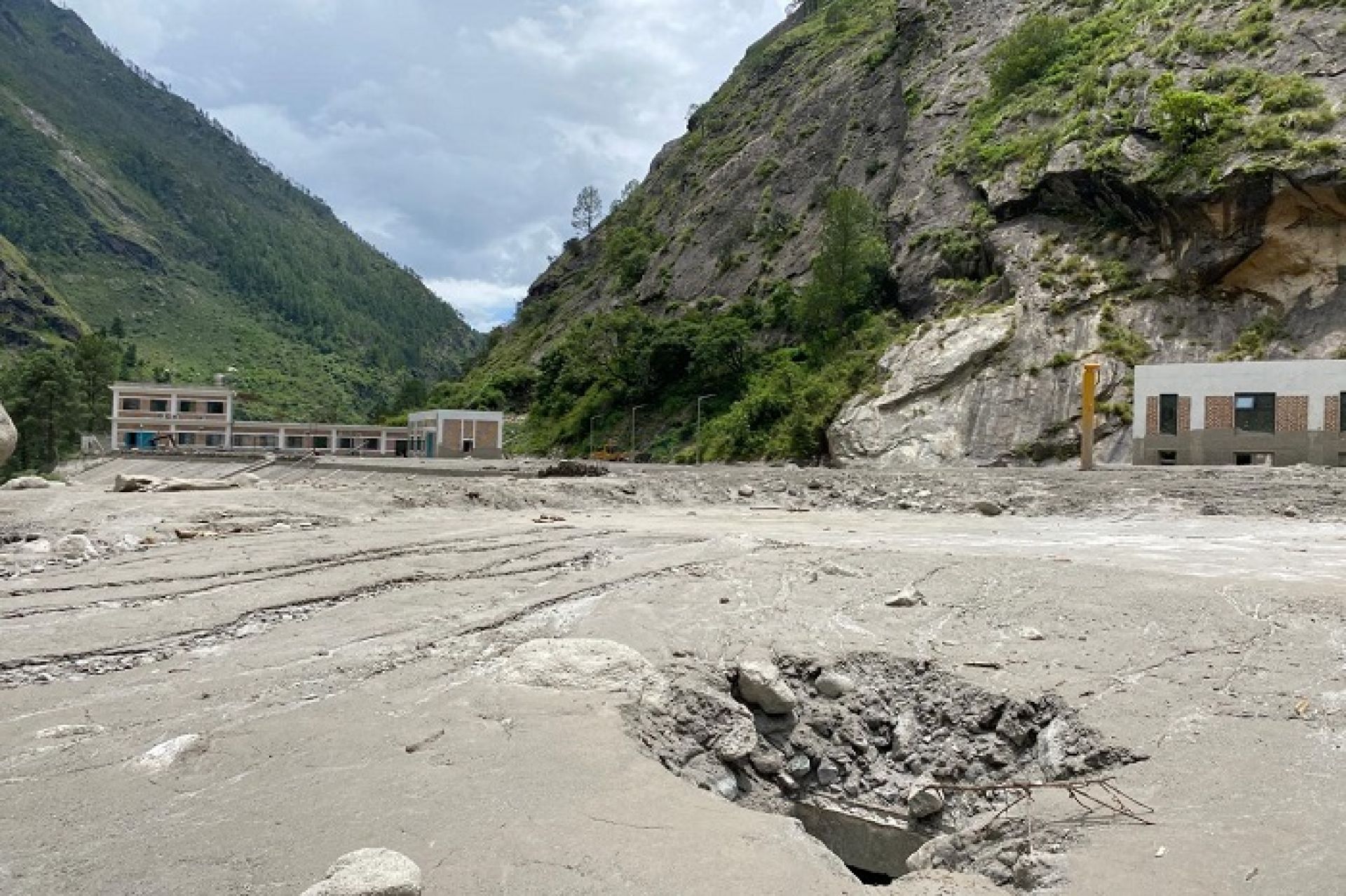 बाढीले ध्वस्त रसुवागढी हाइड्रोबाट बिजुली उत्पादन सुरु, बाँकी युनिट एक महिनाभित्रै चलाइने
